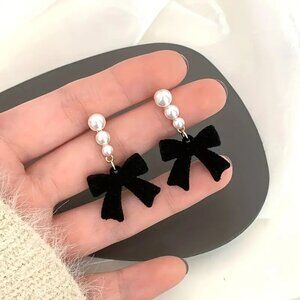NEW Black coquette bow pearl earrings, velvet bow earring, pearl dangle bow stud